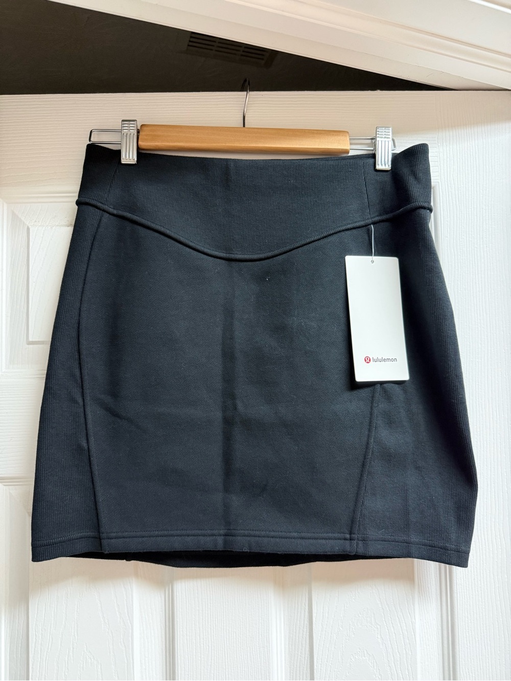 NWT Lululemon Scuba Black Skirt (size 8)